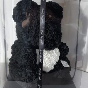 Orsetto di rose artificiali nero con cuore bianco h 36 Cm