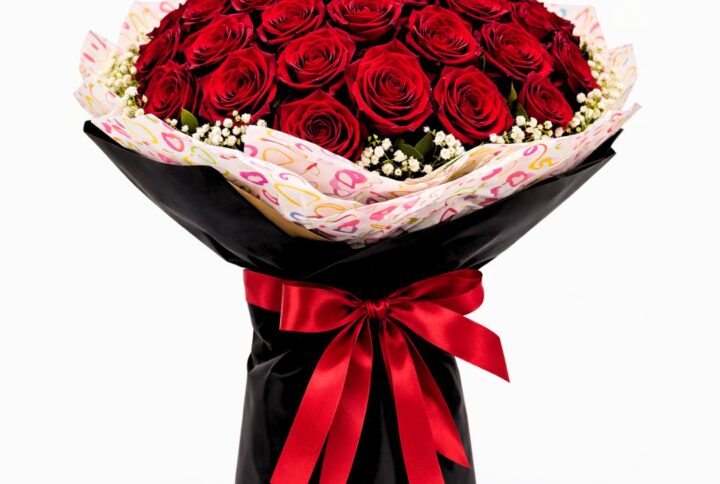 Lussuoso Bouquet di Rose Rosse e Velo da Sposa