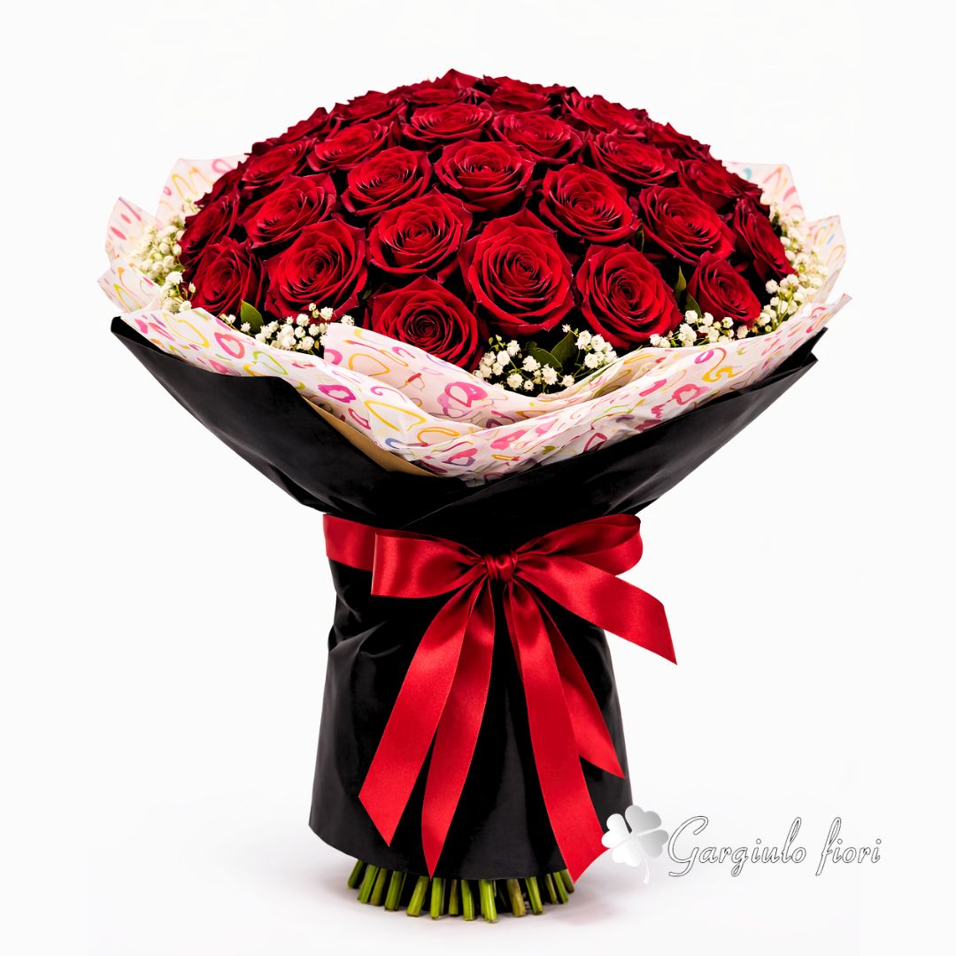 Lussuoso Bouquet di Rose Rosse e Velo da Sposa