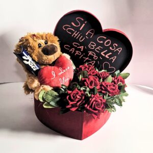 Regalo San Valentino: Cuore Rosso con Pupazzo Leoncino, 7 Rose Rosse, Baci Perugina e Frase Personalizzata