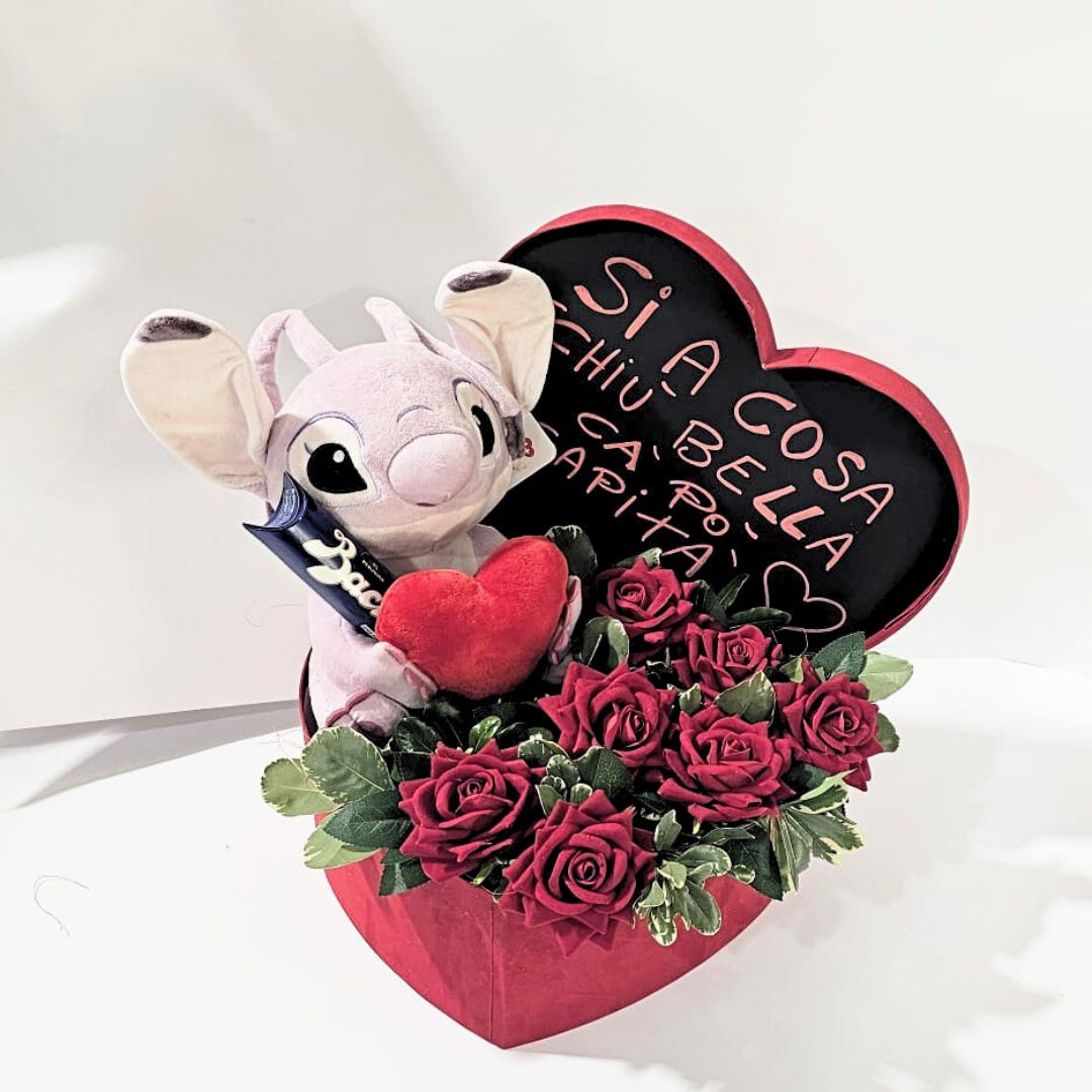 Regalo San Valentino: Cuore Rosso con Personaggio Stitch, Rosa e 7 Rose Rosse, Baci Perugina e Frase Personalizzata