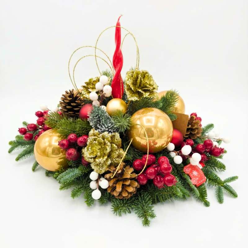 Centrotavola Natalizio Incanto Dorato Con Candela Rossa a Spirale, Sfere Oro e Bacche