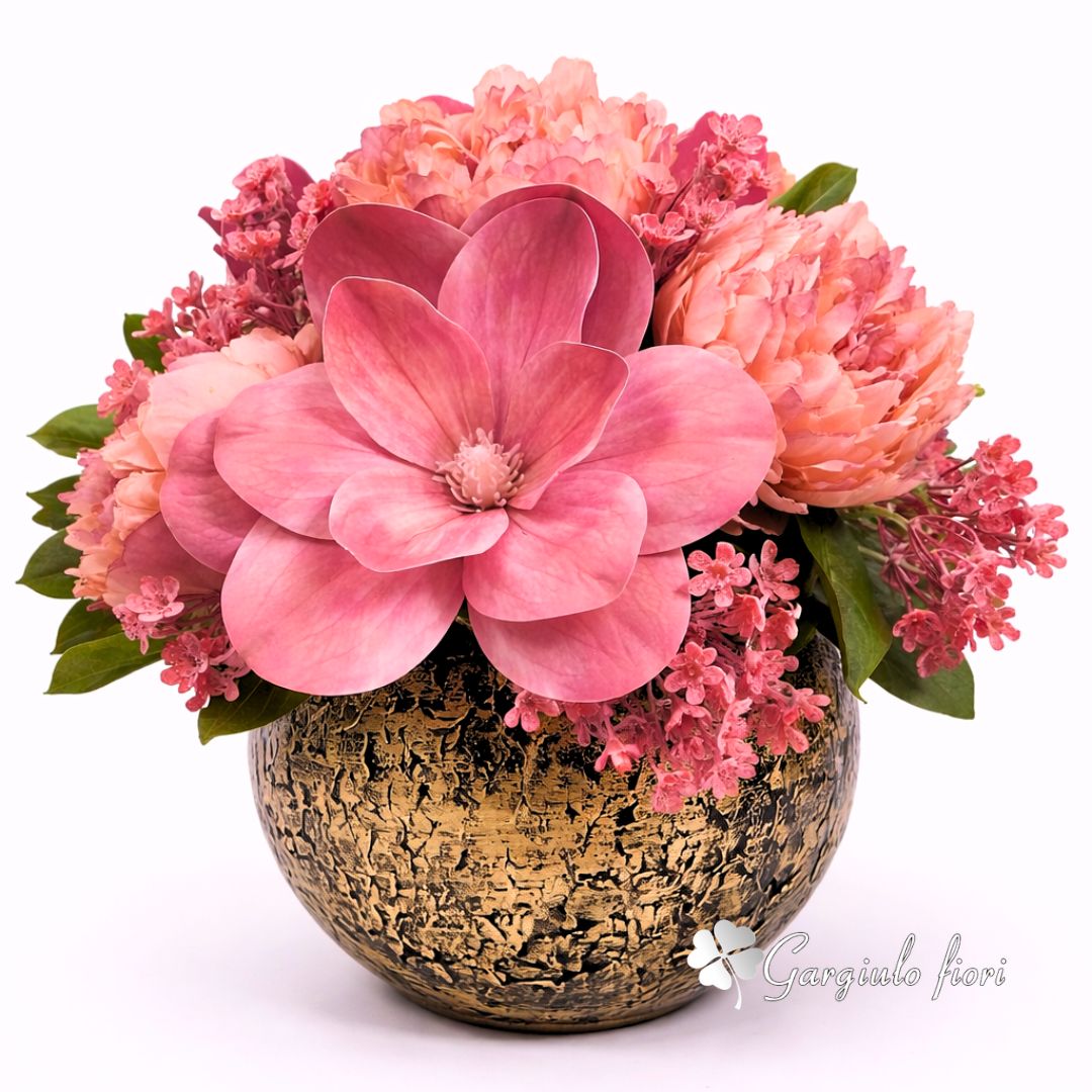 “Fascino Eterno”: Centrotavola Lusso con Magnolia e Peonie in Lattice e Stoffa